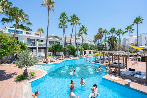 pambos magic aiya napa